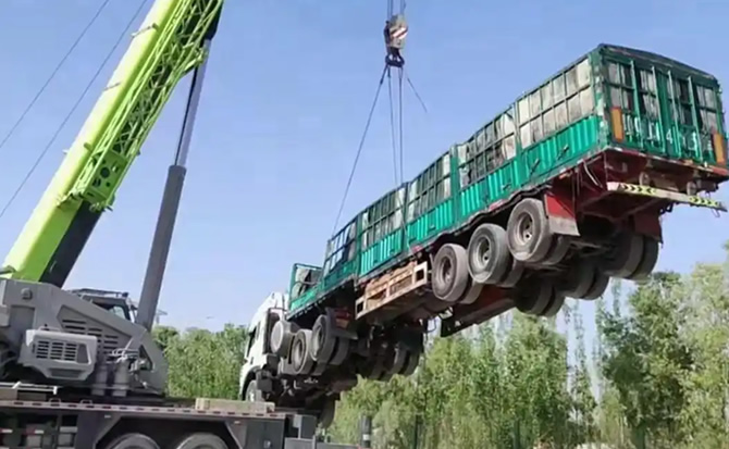 苏尼特右旗道路脱困救援案例